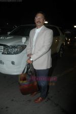 Vivek Oberoi leaves for IIFA with family in Mumbai Airport on 23rd June 2011 (7).JPG